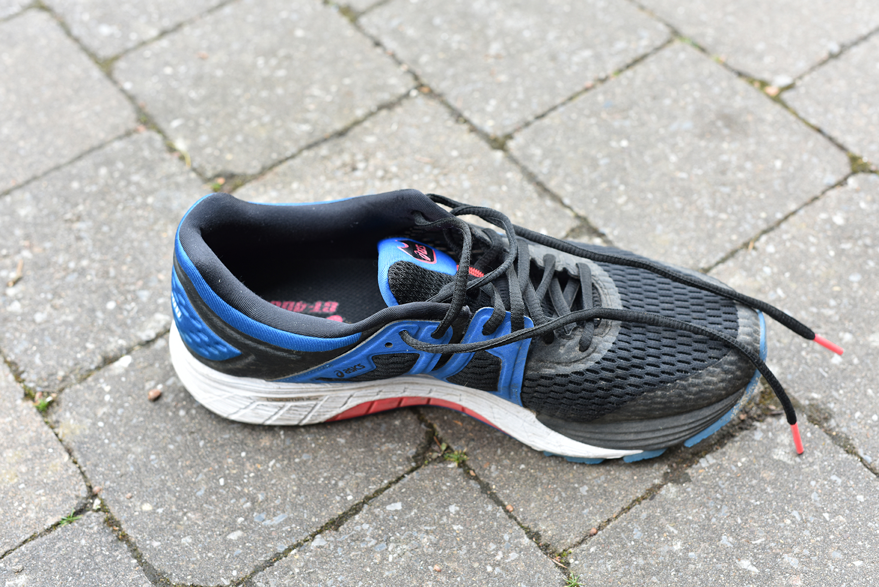 old asics gt 4000 running shoes