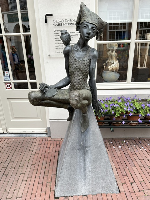 statue in Ootmarsum